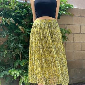 Daisy lace floral skirt